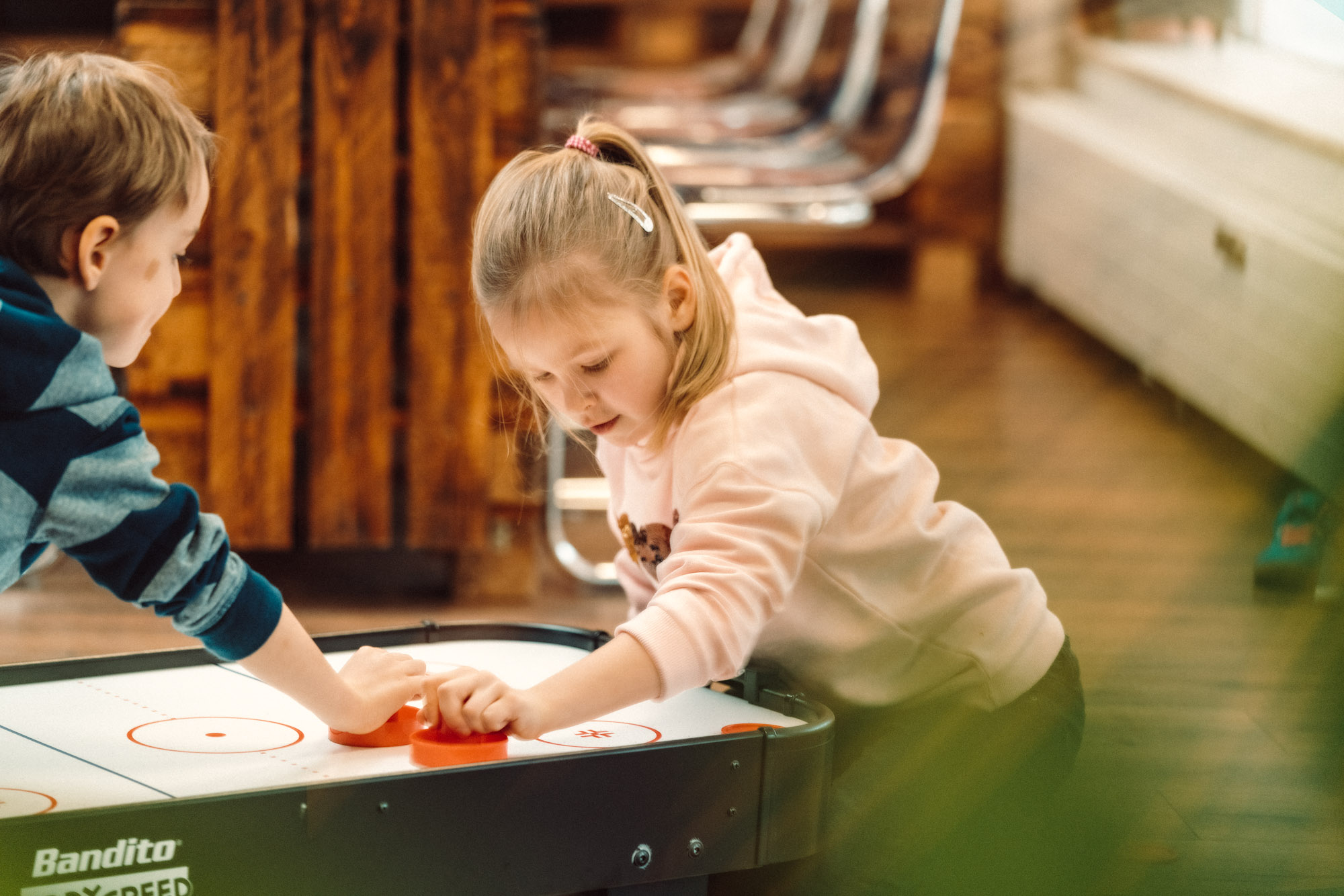 Bandito - Mini-Airhockey KiddySpeed Tischaufleger – Bild 8