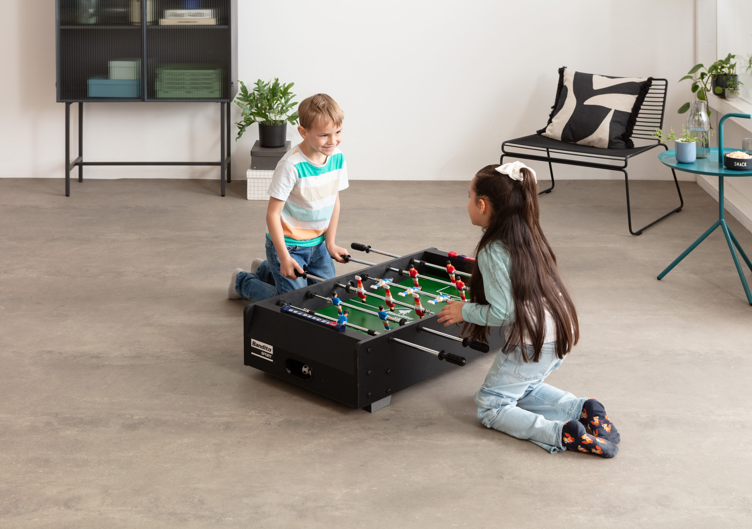 Bandito - Mini-Kicker mit Teleskopstangen Tischaufleger 94 x 51 x 23 cm schwarz – Bild 7