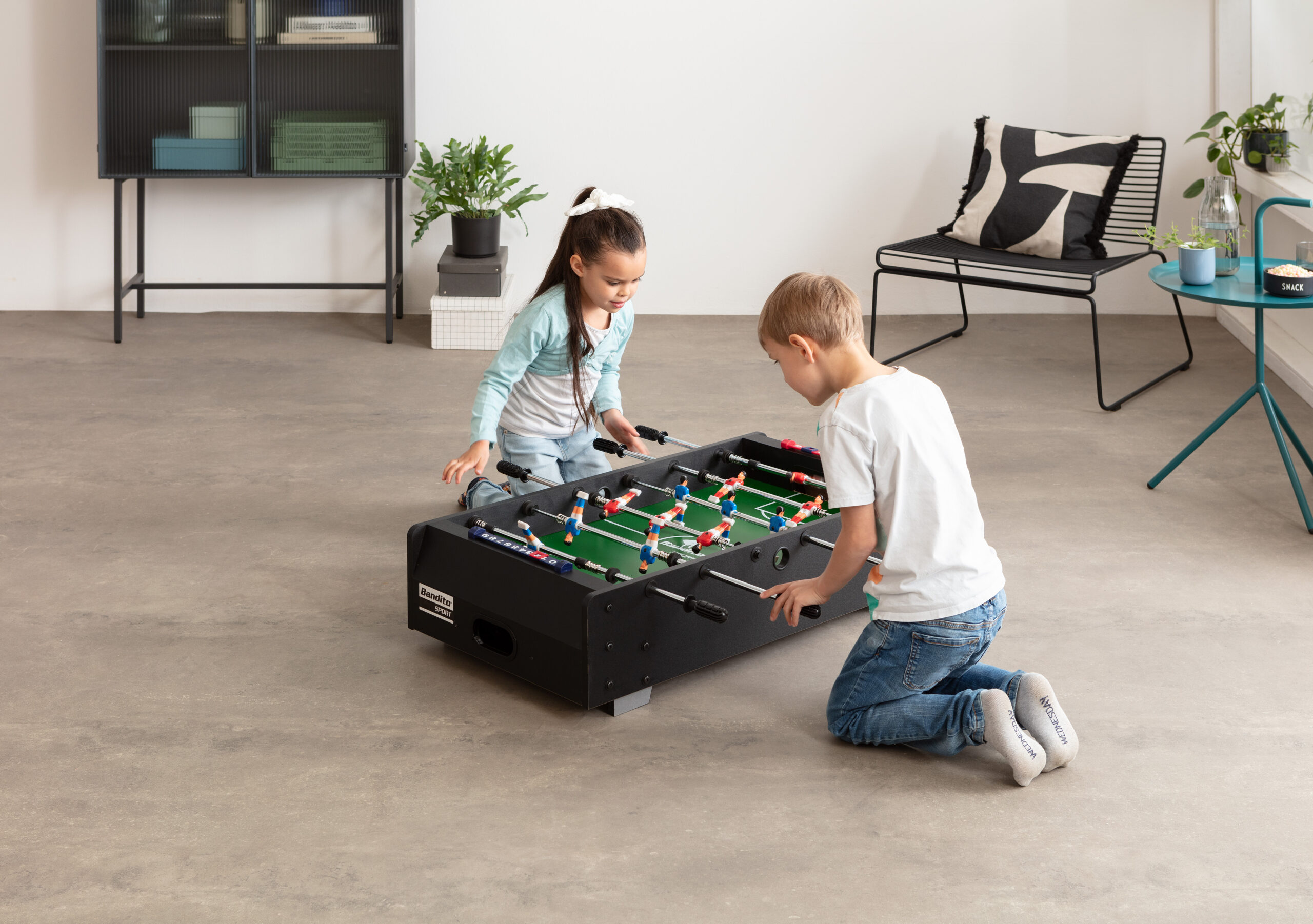 Bandito - Mini-Kicker mit Teleskopstangen Tischaufleger 94 x 51 x 23 cm schwarz – Bild 6